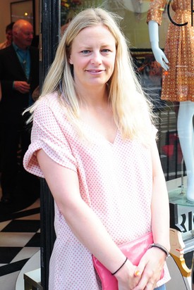 Astrid Harbord - A lány Kate Middleton révén került be a baráti társaságba, Vilmos és Kate esküvőjén már Harry barátjaként volt meghívott. Állítólag Harry 2009-es Chelsyvel történt szakítása után a barátinál egy kicsivel több támogatást nyújtott a hercegnek.