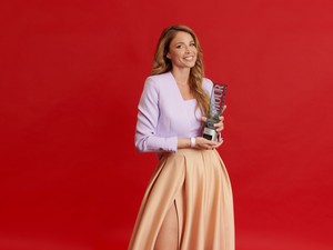 „Ahogy én látom, az emberiség teljesen elszakadt a normalitástól” - Interjú Göncz Dalmával, Az év képzőművésze díj nyertesével