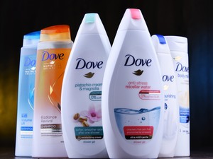 Az Unilever több mint 100.000 tonnával csökkenti a felhasznált műanyagcsomagolás volumenét