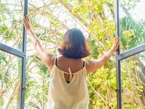 Ezzel a szokatlan hozzávalóval lesz tökéletesen tiszta és csíkmentes az ablakod