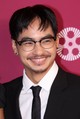 Maddox (24 éves): A legidősebb testvér mára teljesen megvetette lábát a filmiparban, és úgy tűnik, az egyetemi évei (amelyeket Dél-Koreában, a Yonsei Egyetemen töltött biokémiát hallgatva) után végleg a kamera mögött kötelezte el magát. Maddox leginkább édesanyja alkotótársaként dolgozik: rendezőasszisztensként és producerként vesz részt Angelina Jolie nagyobb volumenű moziprojektjeiben. 