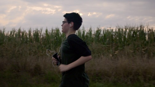 Egy fiatal szabolcsi transznemű történetén keresztül szól a család fontosságáról a nemzetközi érdeklődést kiváltó magyar dokumentumfilm