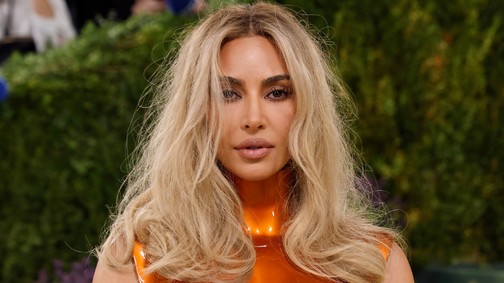 Nem tudnak betelni egymással: sokatmondó fotókat osztott meg Kim Kardashianról Lewis Hamilton