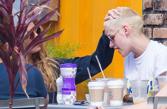 Stella Maxwell és Kristen Stewart