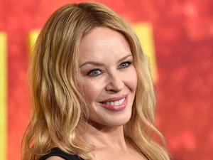 Mesék inspirálta pucérruha? Kylie Minogue-nak ez is sikerült!