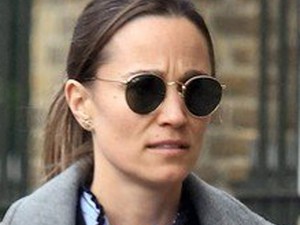 Igazi családi idill, ahogy Pippa Middleton az utcán sétálgat