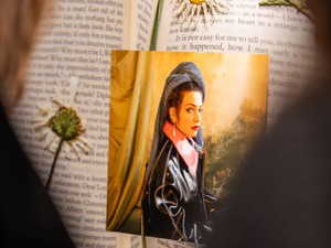 Új korszak a divatfotózásban: különleges kiállítás a női szemszög erejével