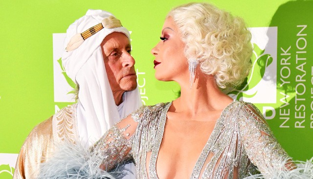 Michael Douglas és Catherine Zeta-Jones halloweeni jelmezben