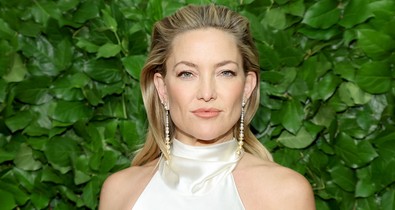Kate Hudson köldökig kivágott ruhában tündökölt, hatalmas feltűnést keltett a vörös szőnyegen 