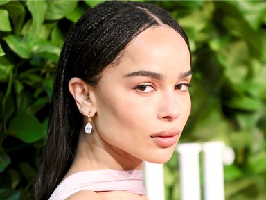 A „fül layering” az új divatőrület – így variáld az apró fülbevalókat, mint egy profi