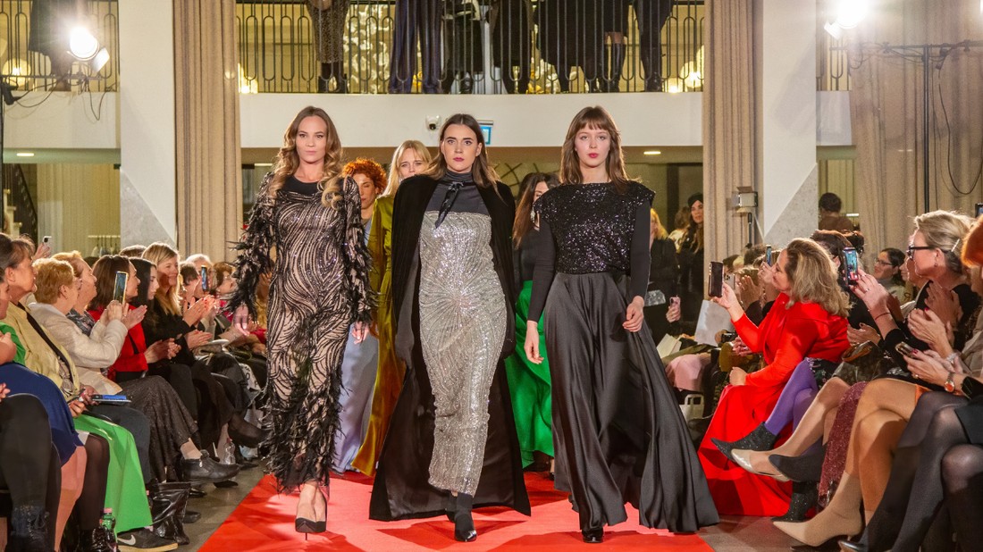 A Kóser & Csino divatbemutató messze több, mint ruhák felvonultatása: találkozás hagyománnyal, identitással, nőiséggel és közösséggel