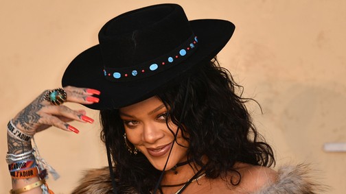 Nem tehetünk róla, de egyenesen utáljuk Rihanna divatbemutatós ruháját