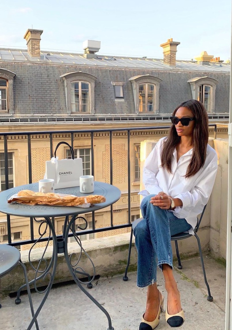 Nagybetűs francia stílus: farmer és fehér ing