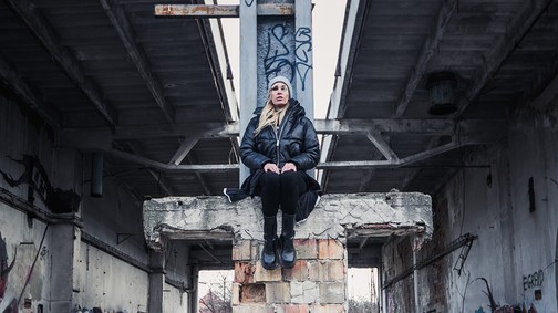 "Magáért beszél a nyomor" - Megrázó új klippel jelentkezik az Anna and the Barbies