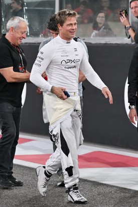 Brad Pitt az F1 című film forgatásán