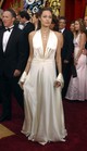 Angelina Jolie pedig a 2004-es Oscar-gála vörös szőnyegén tette ugyanezt - 20 évvel korábban. 