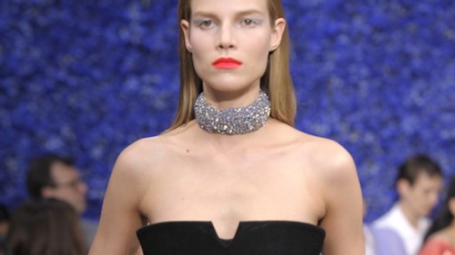 Mellvillantásos divatbemutató a Diornál