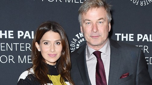 Alec Baldwin felesége bugyi nélkül mutatta meg a kerekedő pocakját
