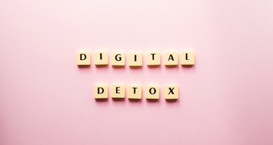 Túl sokat bámulod a képernyőt? Itt az idő egy digitális detoxra!