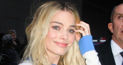 Ciki? Menő? Nem tudunk dönteni Margot Robbie retró szettjéről