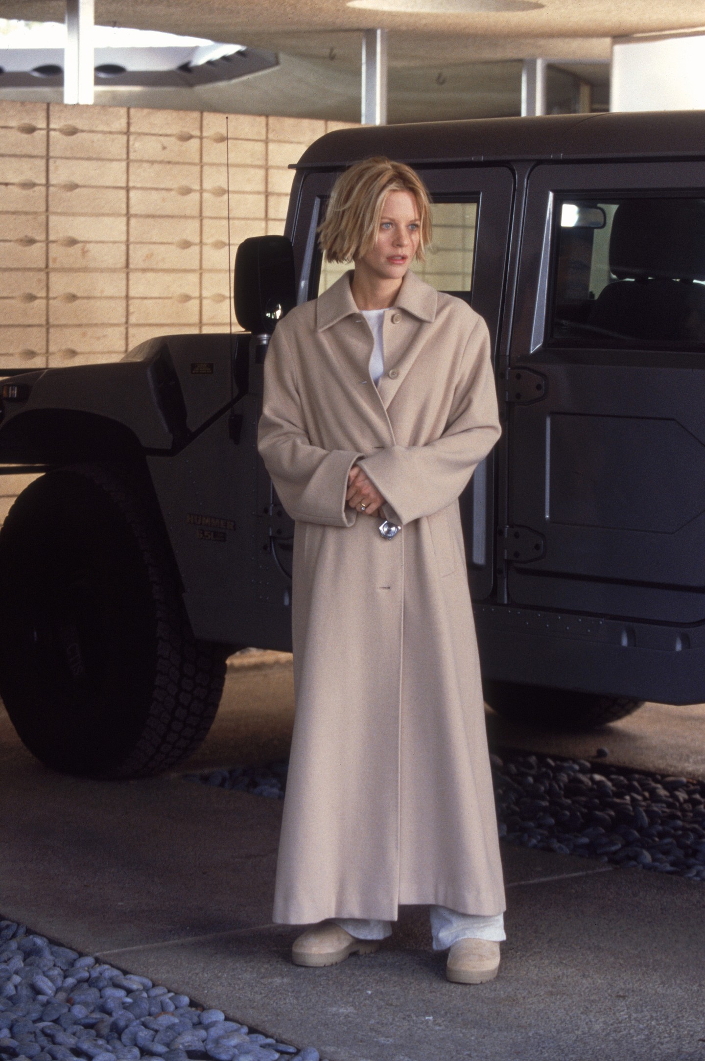 Akárcsak ebből a bézs szövetkabátból, amit a Női vonalak című filmben viselt.  