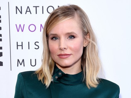 Zseniális! Kristen Bell Pletykacica hangján olvassa fel Donald Trump bejegyzéseit