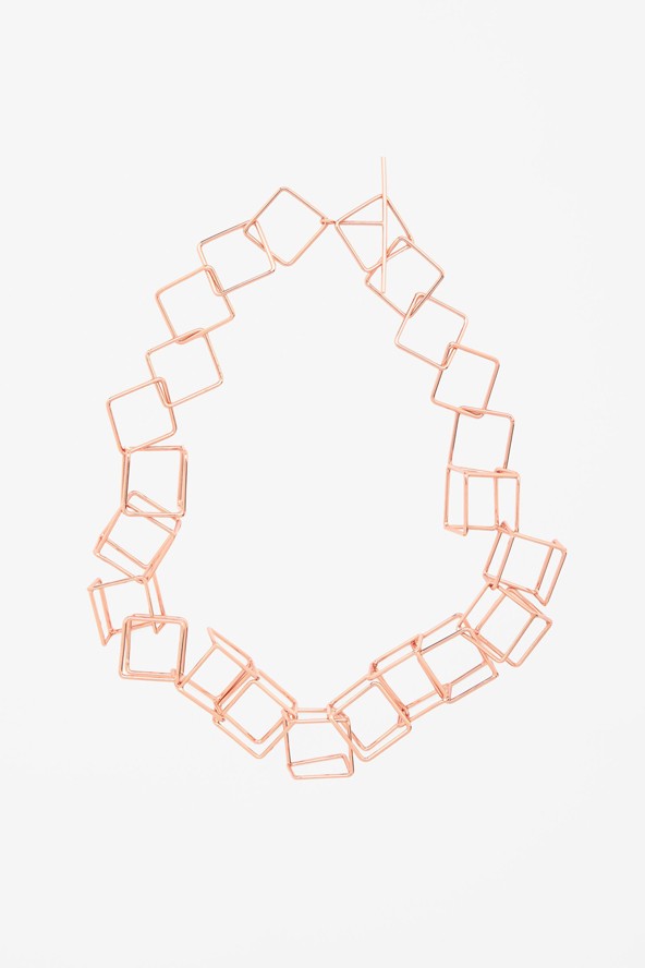 Nyaklánc COS 14000 Ft