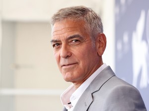 George Clooney váratlanul lemondta megjelenését a Velencei Filmfesztiválon, szomorú ok áll a háttérben