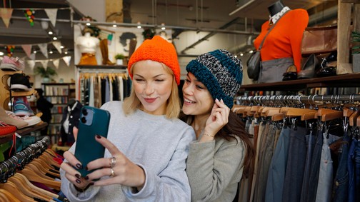 Aranykorát éli a használt ruhák világa, tombol a pre loved forradalom, a Z generáció diktálja a trendeket