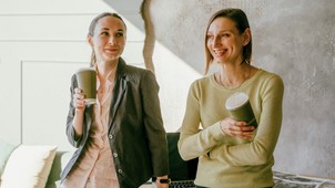 A folyosói pletykák ártalmatlannak tűnnek, mégis alakítják a közösséget, és te sem maradsz ki belőle