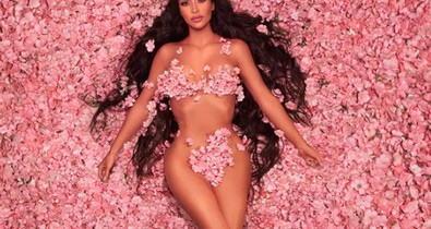 Íme az összes Kardashian-Jenner lány MEZTELENÜL