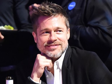 Brad Pitt eszetlen összeget adott volna, hogy Emilia Clarke-kal nézhesse a Trónok harcát