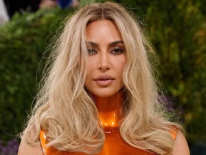 Nem tudnak betelni egymással: sokatmondó fotókat osztott meg Kim Kardashianról Lewis Hamilton