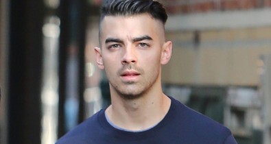 Joe Jonas a Trónok harca szépségével kavar