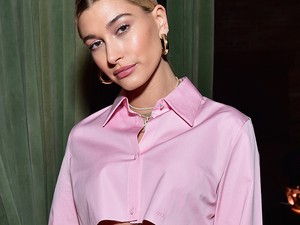 Hailey Bieber a legbájosabb manikűrt hozta el így a nyár végére