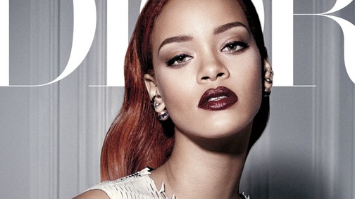 Rihanna villantós ruhában pózolgat