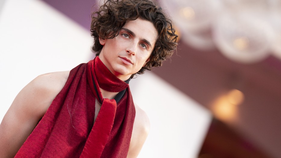 Timothée Chalamet megérkezett Velencébe, és az internet felrobbant a szexi szettjétől