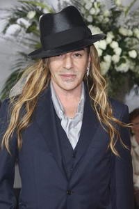 galliano-200x-d00009994f676f86266f9.jpg