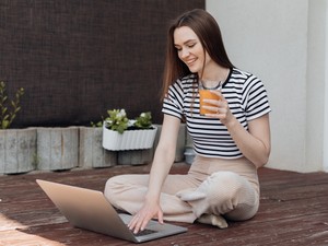 Így fejleszd a teraszod 2025-ben – kültéri és beltéri lakberendezési trendek, amiket látnod kell