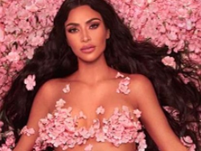 Íme az összes Kardashian-Jenner lány MEZTELENÜL