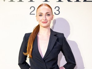 Sophie Turner már tovább is lépett, nyilvánosan csókolózott új szerelmével