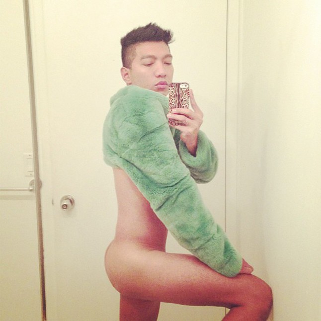 Bryanboy inkább meztelen, mintsem hogy lemondjon a szőrméről.