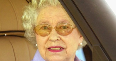 Veszélyes: Erzsébet királynőnek nincs jogosítványa, mégis száguldozik