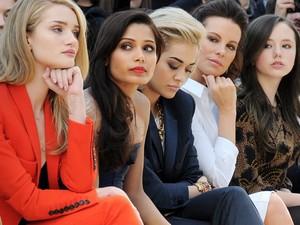 Burberry show: Hírességek az első sorban