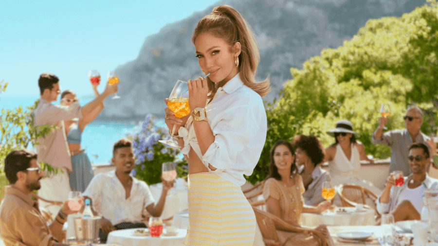 Jennifer Lopez spritz márkával hirdeti az élet élvezetét