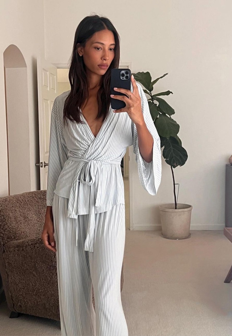 TyLynn Nguyen megmutatja, hogy egy pizsama lehet nagyon nőies is