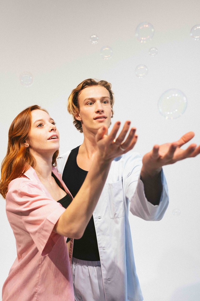 Még csak 21 éves, de már két egyedi kollekciója jelent meg: divat és művészet találkozása