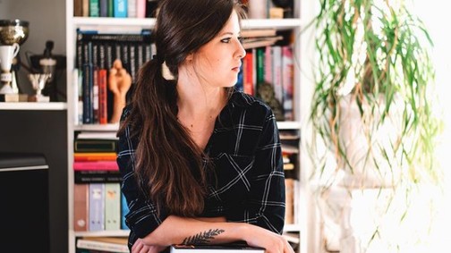 ,,Én nem egy könyvklubot vezetek” – interjú Jakobovits Kitti irodalomterapeutával