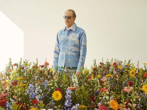 Influenszerkampány? Celebmarketing? Felejtős! Amikor egy igazi LEGENDA 64 évesen modellnek áll, az tényleg ütős 