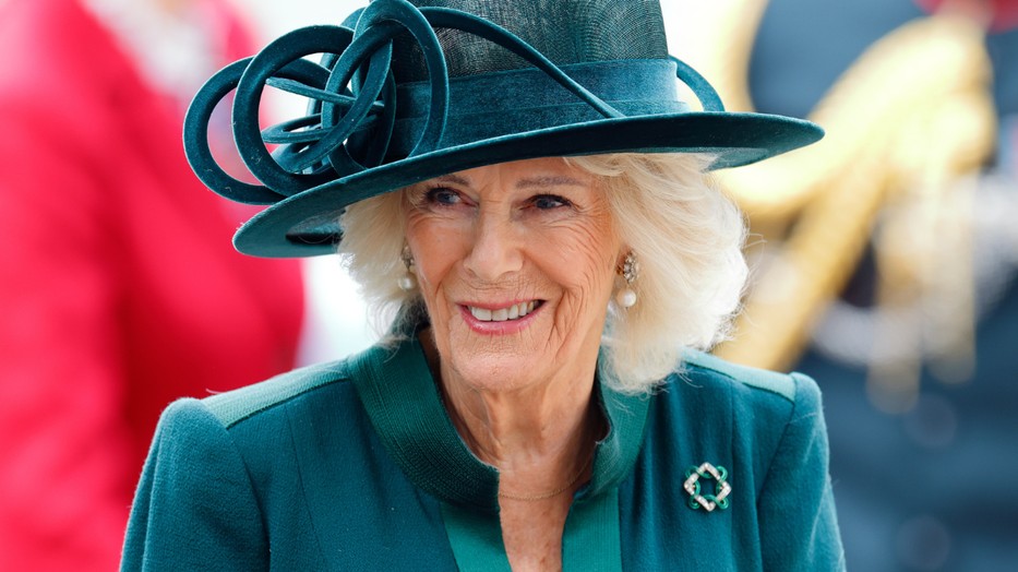 Kamilla királyné ruhájával megidézte a néhai Erzsébet királynő emlékét